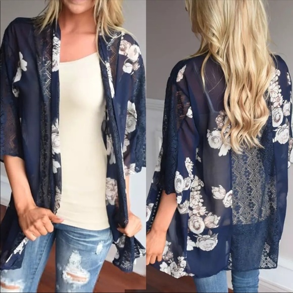 Tops - 🌸 Blue Floral Kimono w/Lace Back